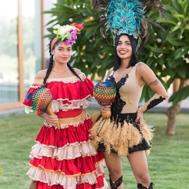 רקדניות לקבלת פנים