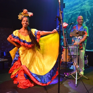 רקדנית לטינית